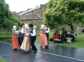 La Valcissiene dance group from Onzain